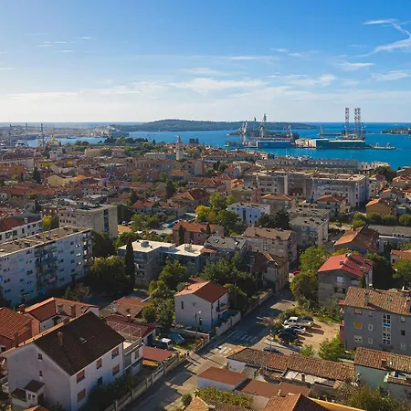 Small House Nea In City Center-With Free Parking Pula Exterior photo