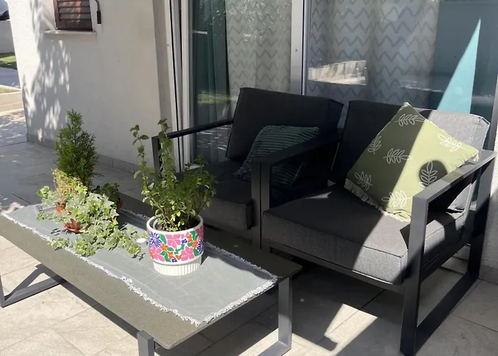 Small House Nea In City Center-With Free Parking