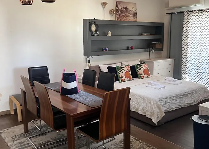 Small House Nea In City Center-With Free Parking