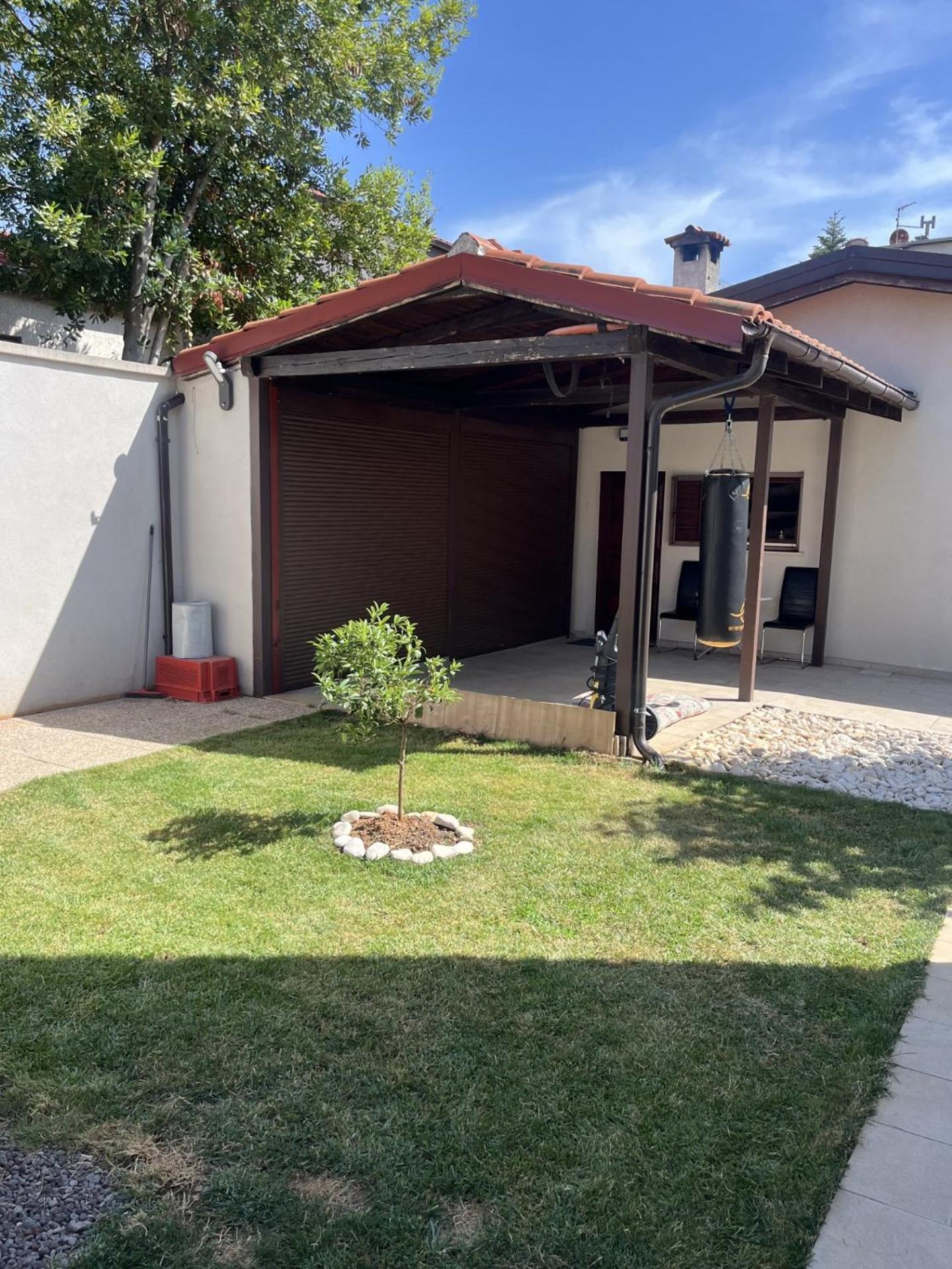 Small House Nea In Center-with Free Parking Apartment *